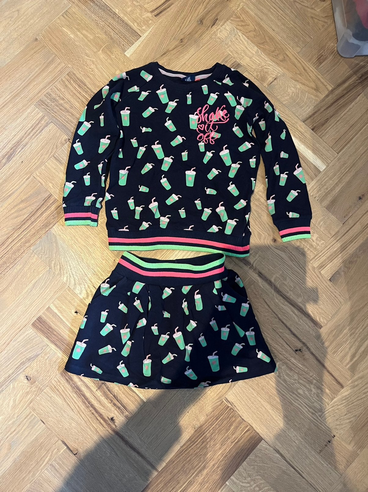 Leuke milkshake trui sn rok van Tom Du maat 128/134, Kinderen en Baby's, Kinderkleding | Maat 128, Ophalen of Verzenden, Zo goed als nieuw