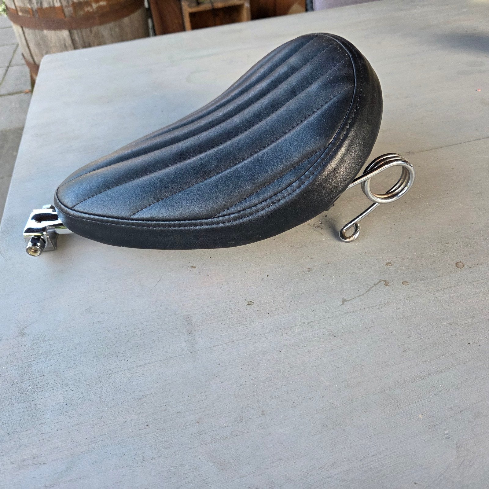 Bobber solozadel incl.bracket en veren., Motoren, Onderdelen | Harley-Davidson, Ophalen of Verzenden, Nieuw