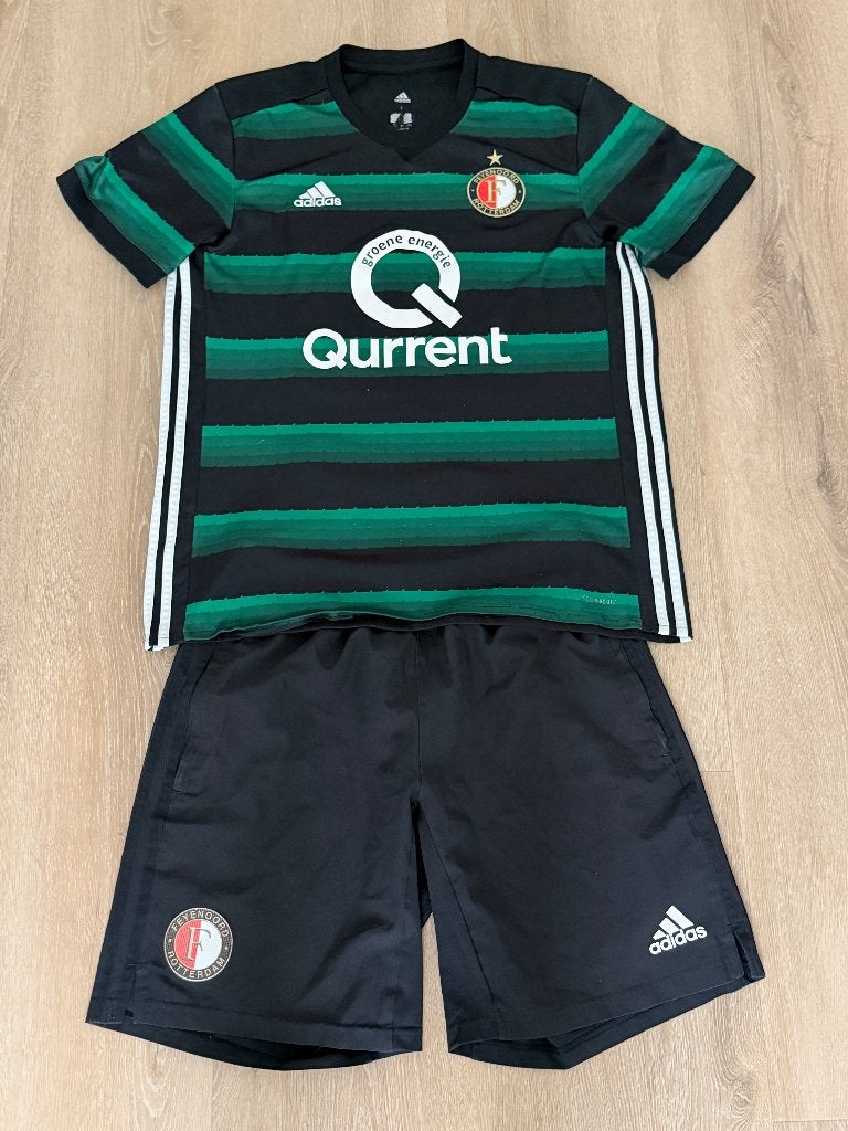 Feyenoord. Tenue. Uit-tenue. Maat M., Maat M, Ophalen of Verzenden, Zo goed als nieuw, Set