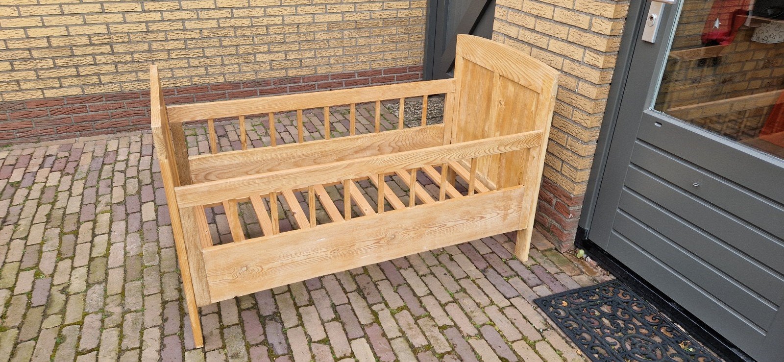 Houten bed voor kind of peuter, Ophalen, Gebruikt, Eenpersoons, Bruin