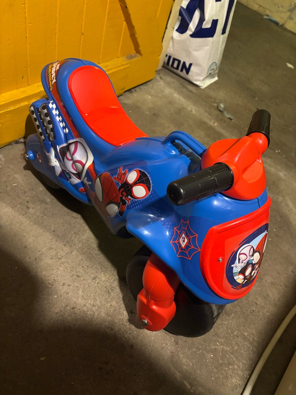 Spiderman Loopmotor - Blauw/Rood, Ophalen, Zo goed als nieuw, Loopfiets