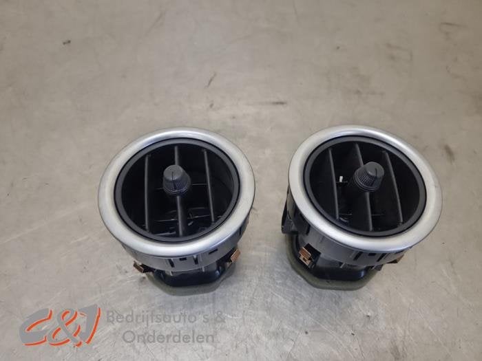 Luchtrooster Dashboard van een Mercedes Vito, Gebruikt, -, Ophalen of Verzenden, -
