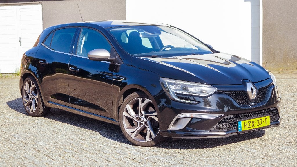 Renault Mégane GT 1.6 TCe 2016 Zwart 205PK AUT LED HUD ALCAN, Auto's, Renault, Euro 5, 4 cilinders, 1650 kg, Zwart