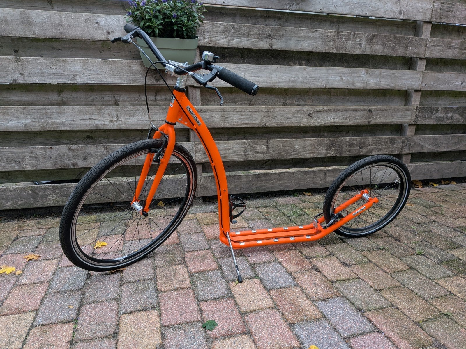 Kostka Tour G6 step zgan met standaard en bidonhouder, Fietsen en Brommers, Ophalen, Zo goed als nieuw, Kickbike, Merrell, Kostka