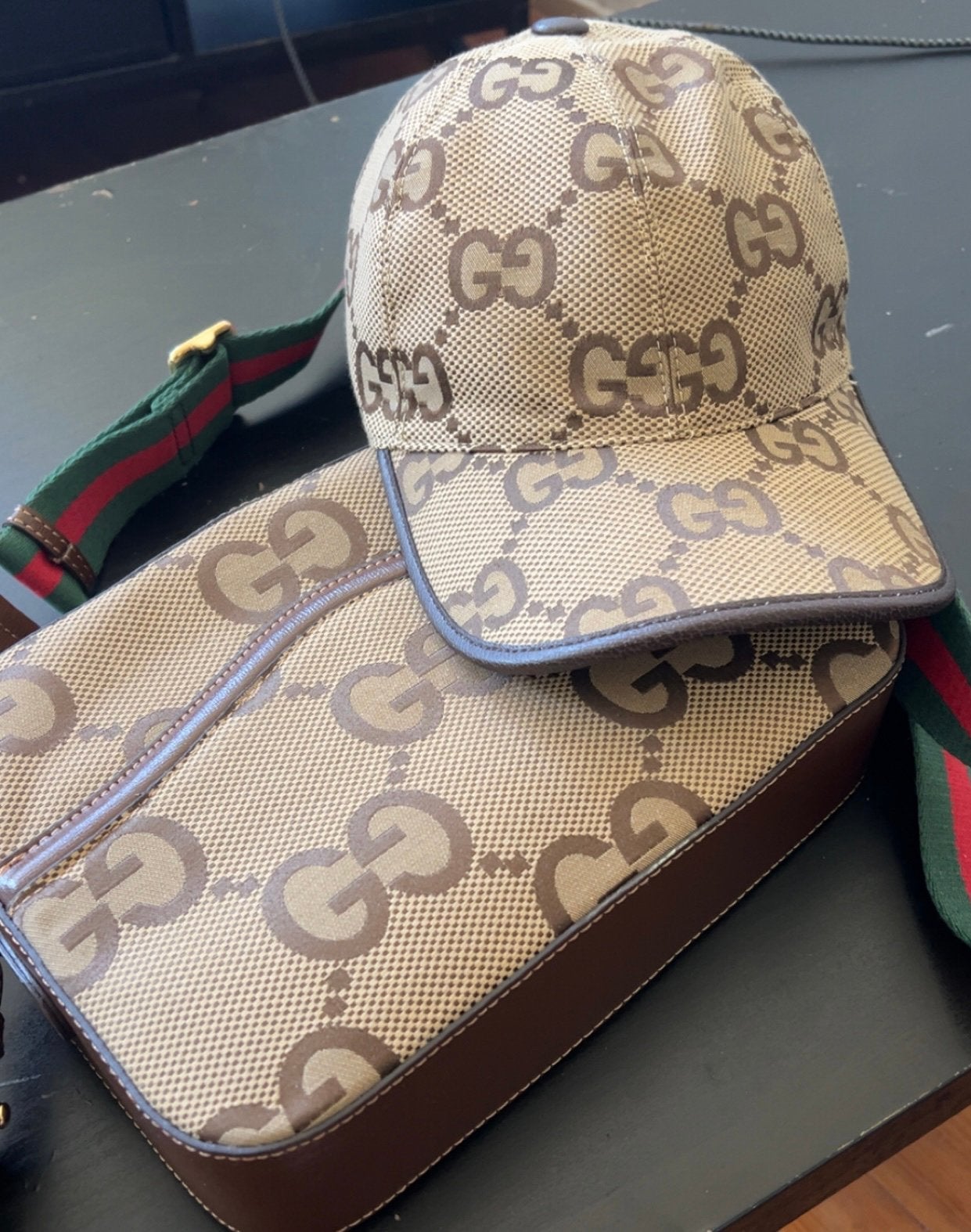 Gucci schouder tas + pet (jumbo logo), Ophalen of Verzenden, Zo goed als nieuw