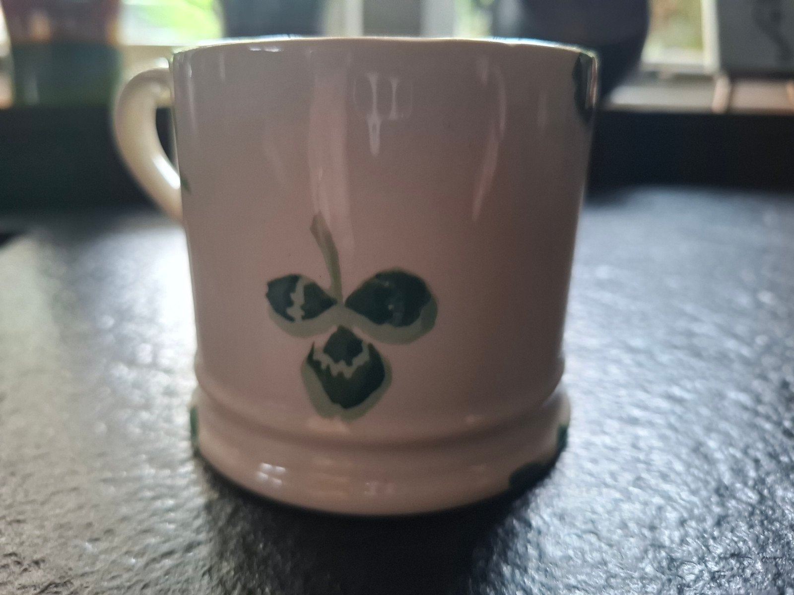 Emma Bridgewater babymokje klavertjes - Nieuwstaat, Nieuw, Ophalen of Verzenden, Overige stijlen, Aardewerk