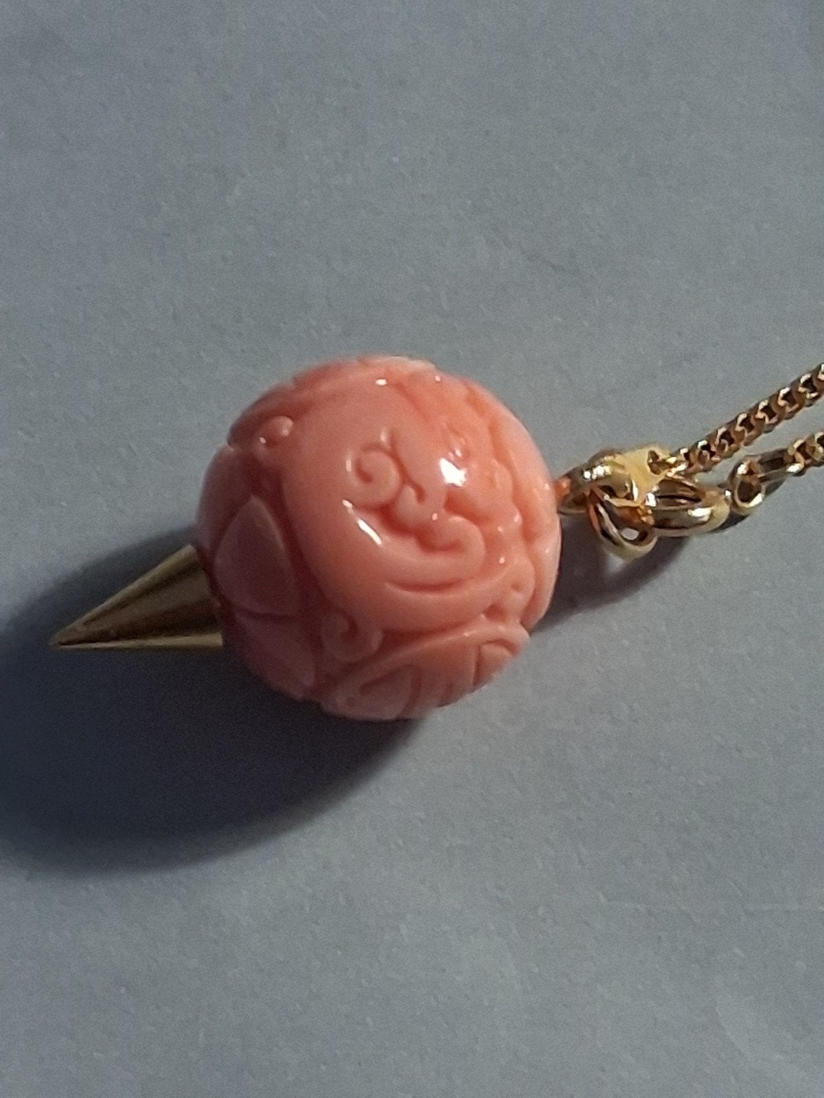 Roze Koraal pendel (gegraveerd) -- afmeting 18 mm, Verzenden, Nieuw, Roze, Overige materialen