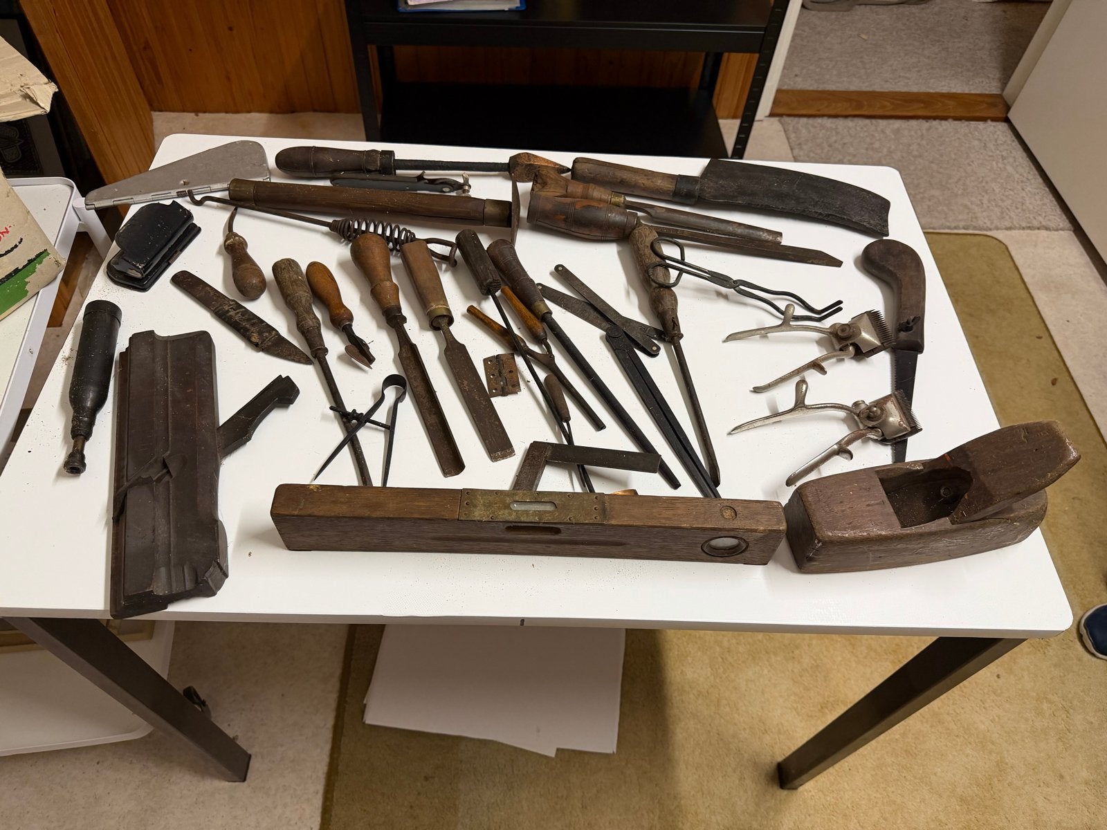 Grote collectie antiek gereedschap, Ophalen