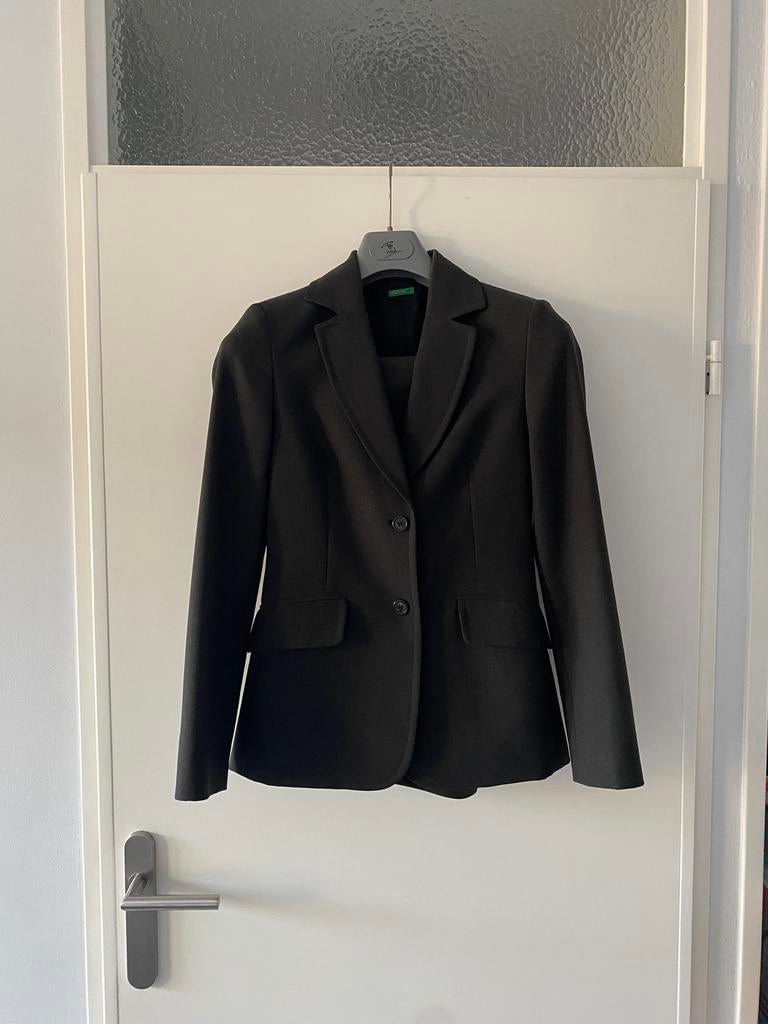 Benetton donkergrijs dames pak maat 38/40 (EU 34/36), Kostuum of Pak, Ophalen of Verzenden, Zo goed als nieuw, Maat 36 (S)