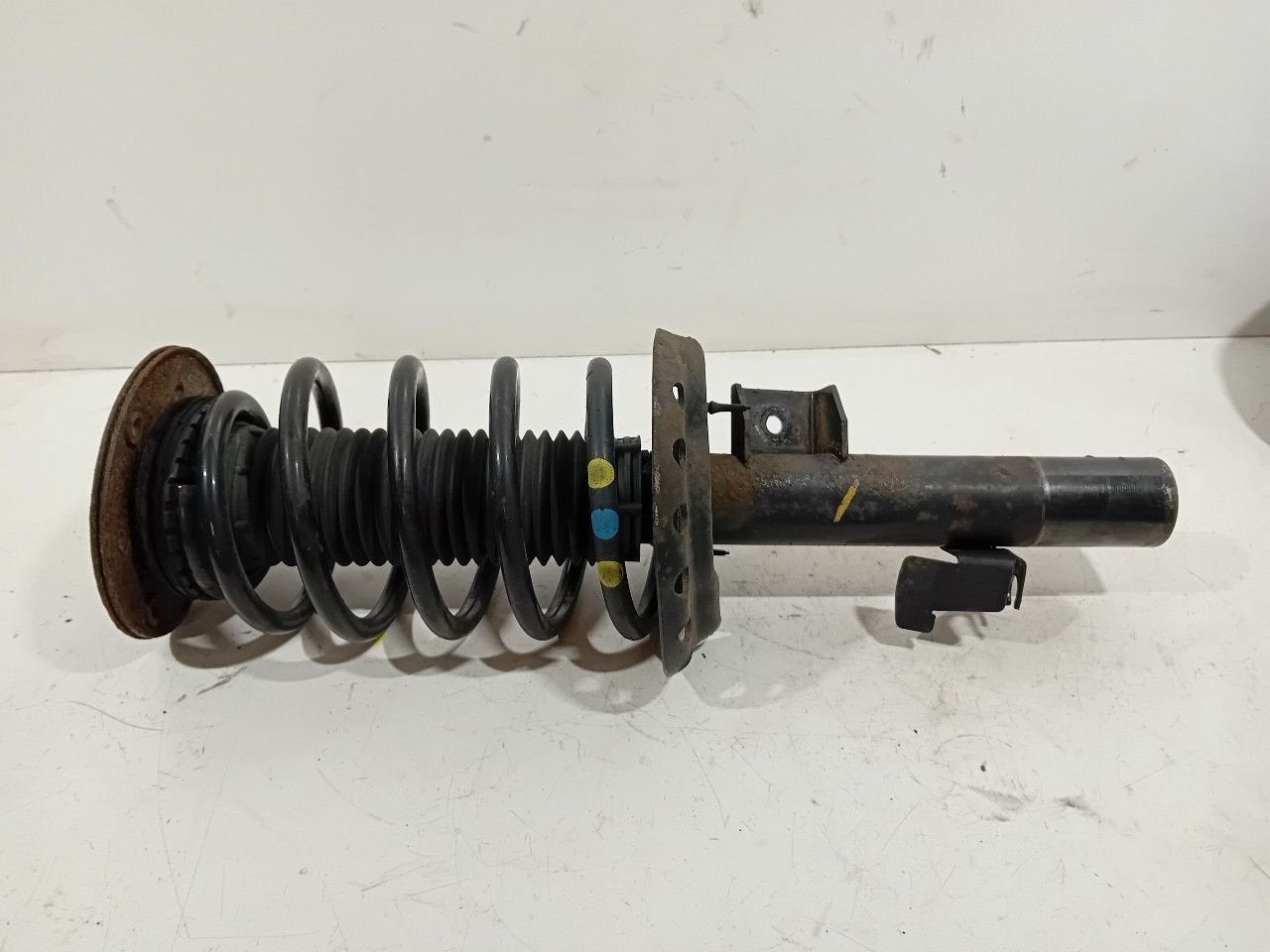 Veerpoot links voor Volvo V70, Onderdelen@venauto.nl, Van der Ven Autorecycling B.V., Gebruikt, Ettenseweg 76, 4706 PB Roosendaal, The Netherlands