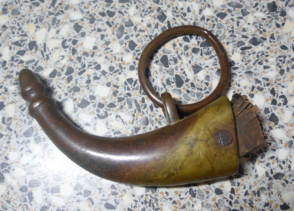 Antieke messing kruitbuidel / kruitfles (13 cm) rond 1820, Ophalen of Verzenden