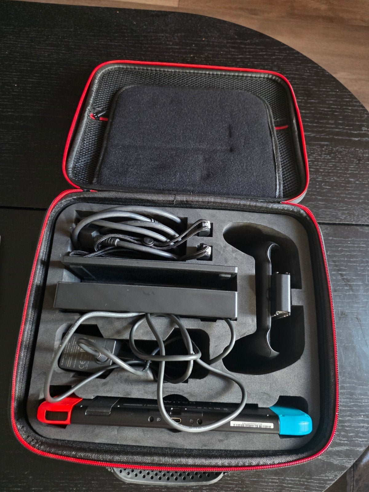 Nintendo Switch met 2 games en accessoires, Ophalen, Met games, Met 2 controllers, Zo goed als nieuw