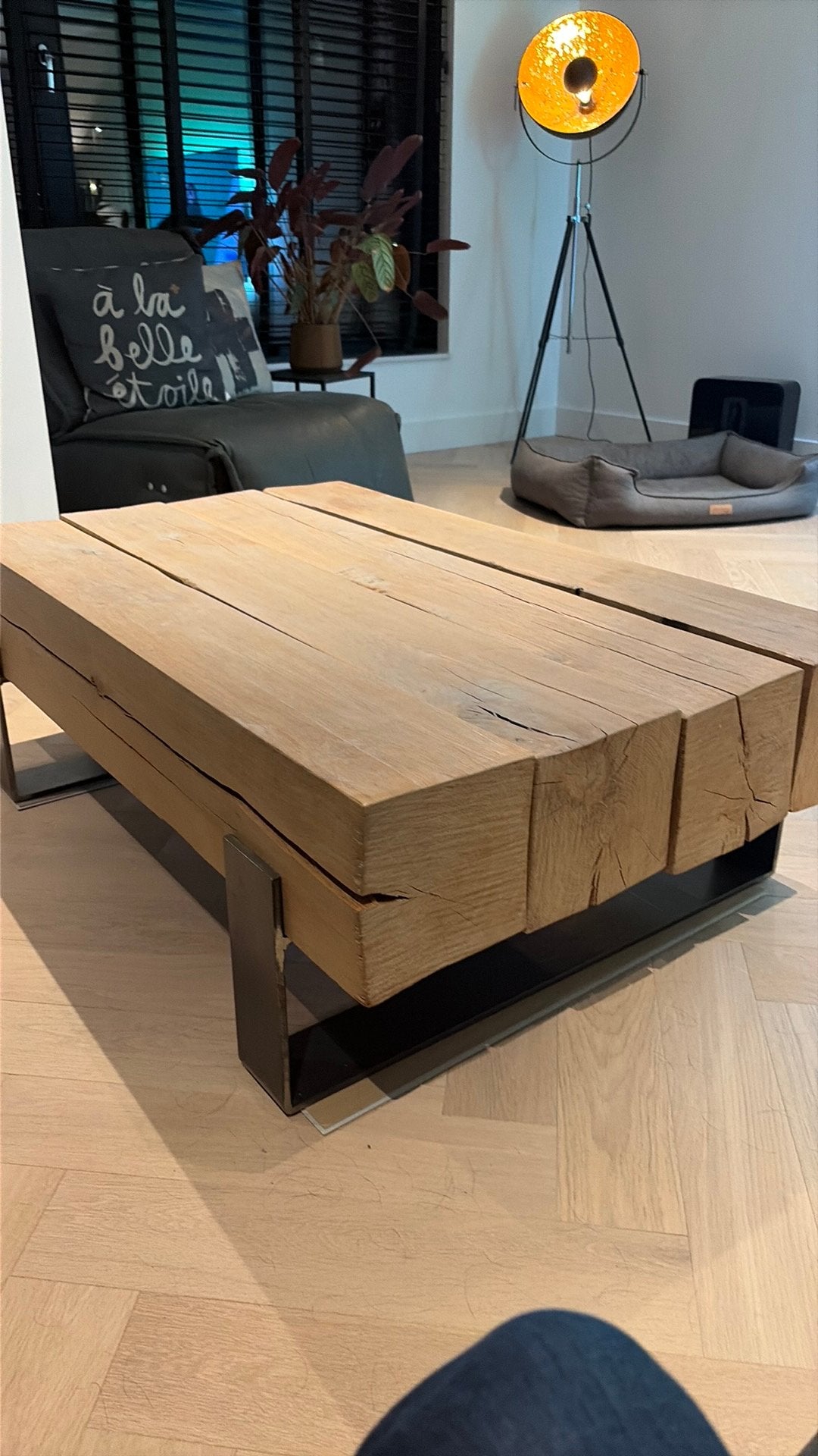 Robuuste salontafel metalen poten eiken balken, Ophalen, 100 tot 150 cm, 50 tot 100 cm, Zo goed als nieuw