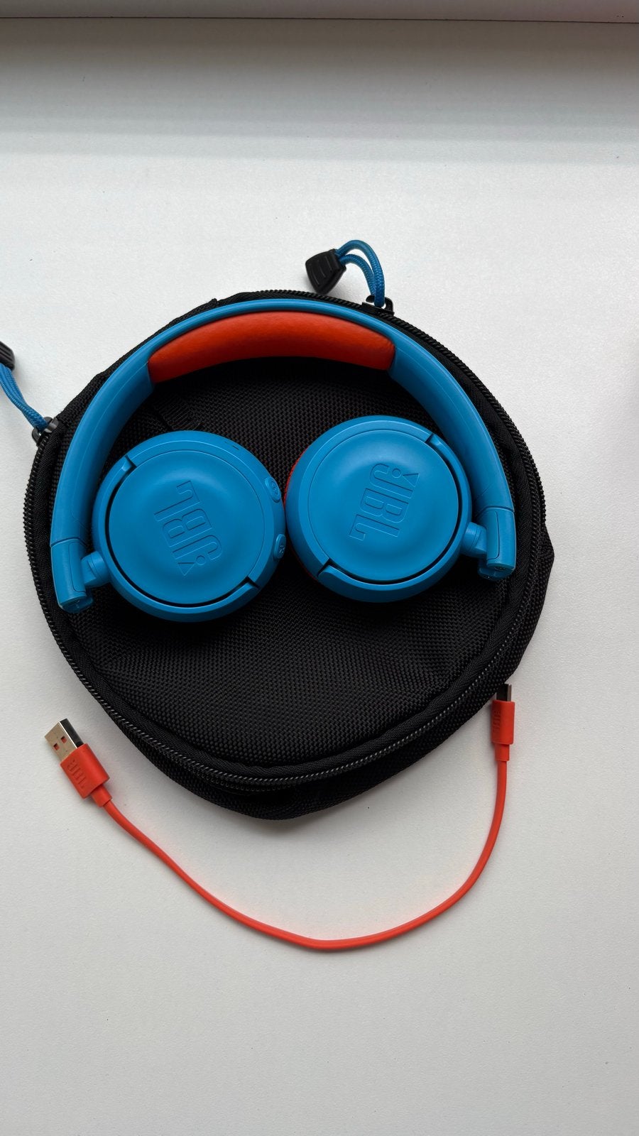 JBL Kinderkoptelefoon met hoes en kabel - Blauw/Oranje, Audio, Tv en Foto, Meerkleurig, JBL, On-ear, Ophalen of Verzenden