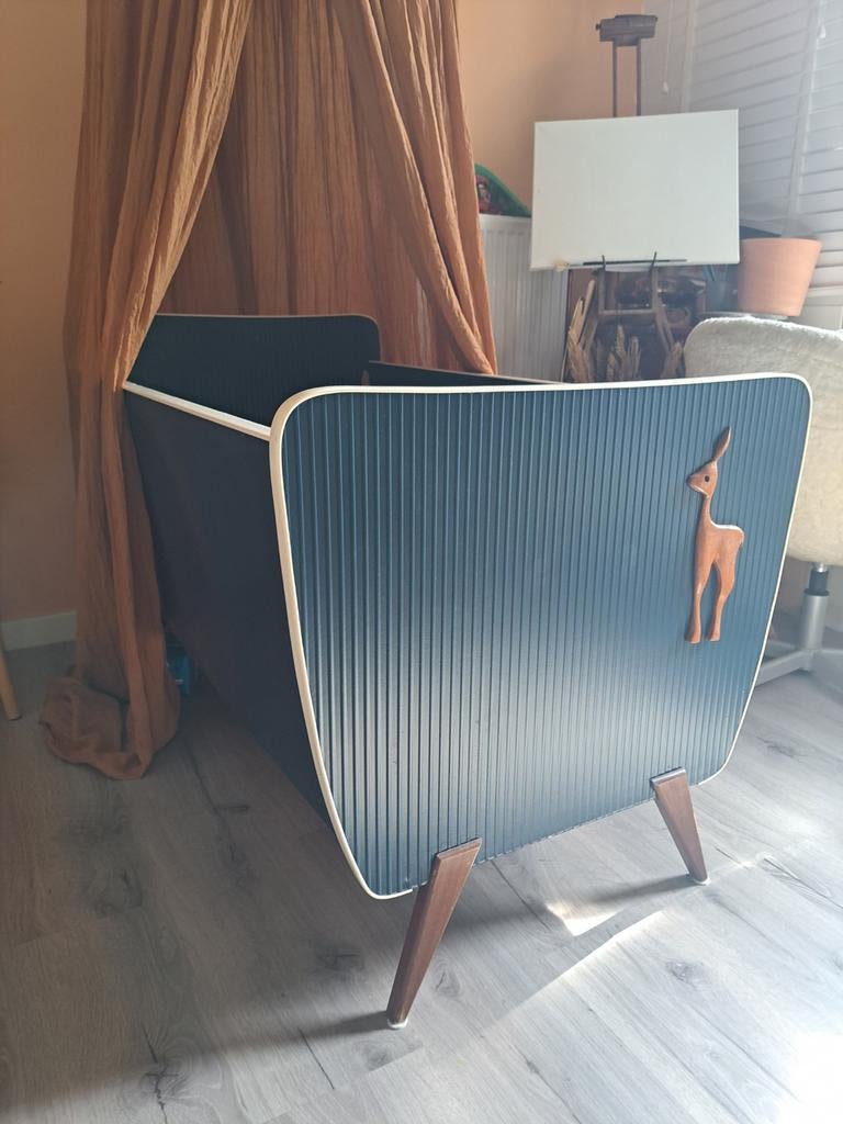 Vintage ledikantje met hertje - 71x71x125cm, Kinderen en Baby's, Ophalen, Zo goed als nieuw, Minder dan 140 cm, 70 tot 85 cm