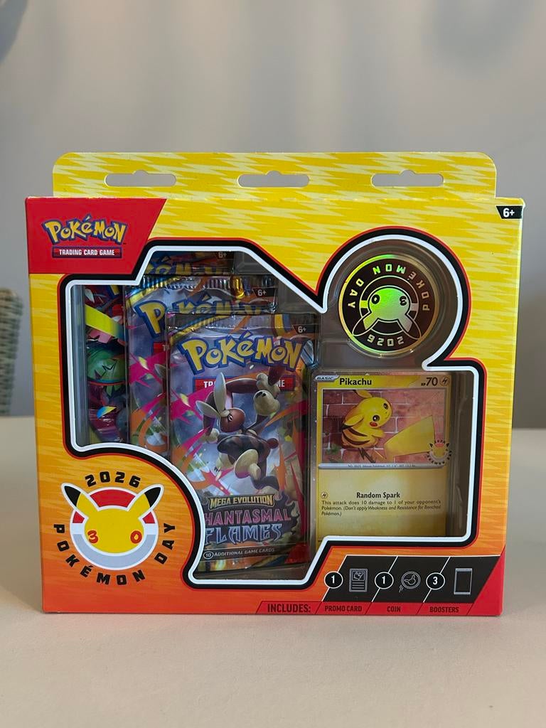 Pokémon Day 2026 Collectie Box met Pikachu Promo, Hobby en Vrije tijd, Verzamelkaartspellen | Pokémon, Ophalen of Verzenden, Nieuw