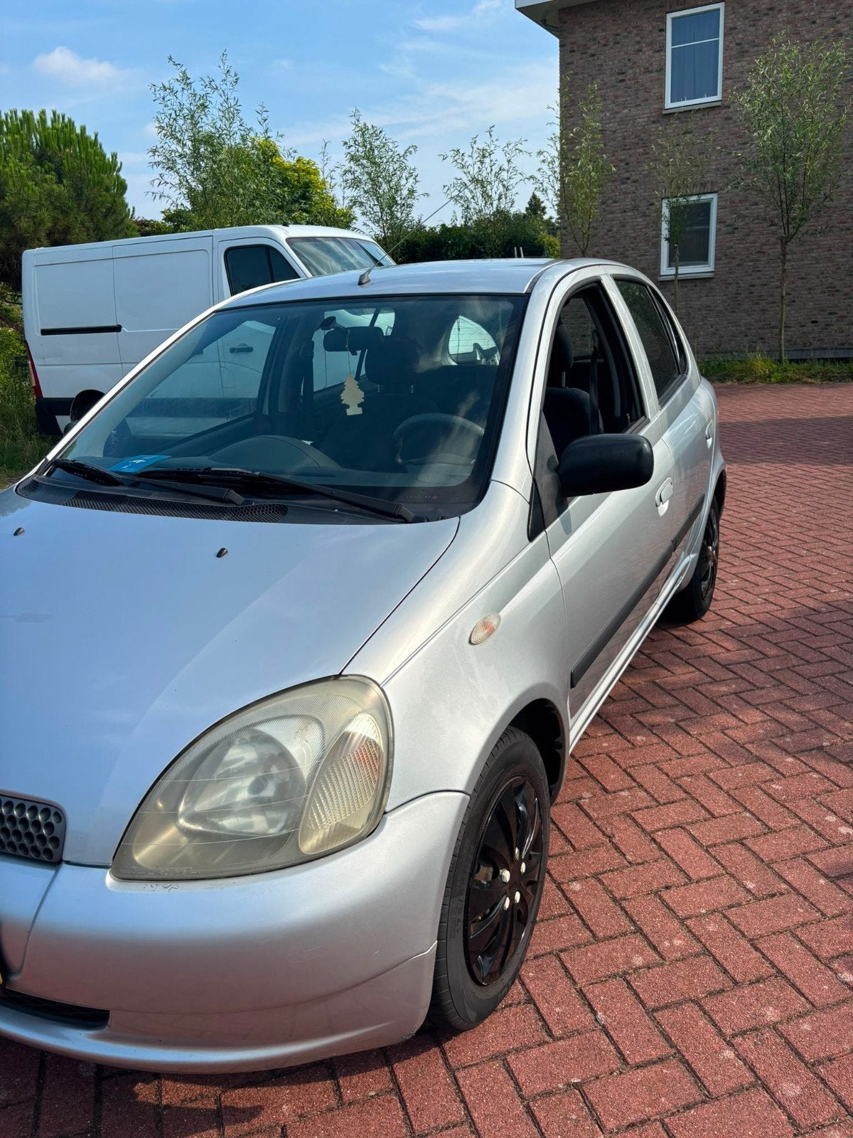 Toyota Yaris 1.3 16V 5DR Linea Luna 2001 Grijs, Voorwielaandrijving, 1299 cc, Stof, 31 €/maand