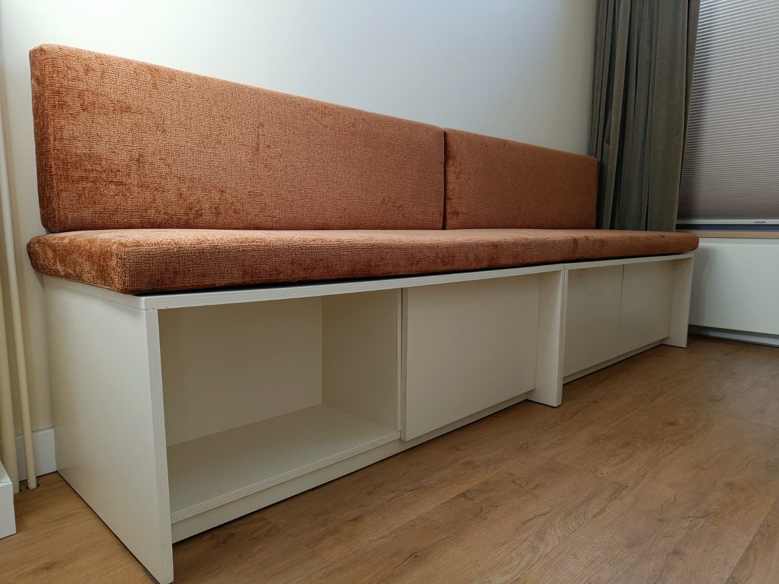 Houten kastbank met opbergruimte (240 cm) incl. kussens, Ophalen, Zo goed als nieuw, Minder dan 100 cm, 200 tot 250 cm