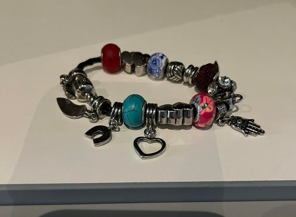 Prachtige Beeds bedeltjes armbamd (irene moors), Sieraden, Tassen en Uiterlijk, Armbanden, Ophalen of Verzenden, Zo goed als nieuw