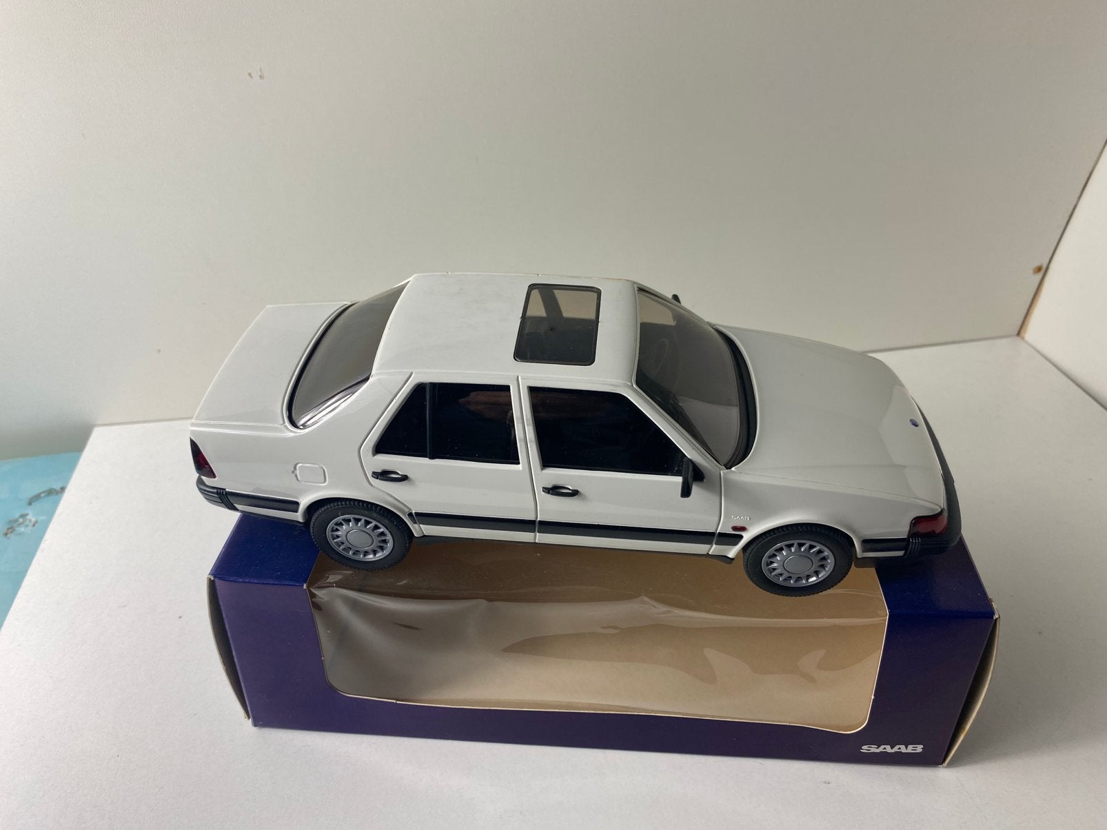 1:18 SAAB 9000CD 16V-emek/stahlberg-in Saab promo box, Ophalen of Verzenden, Nieuw, Auto, Overige merken