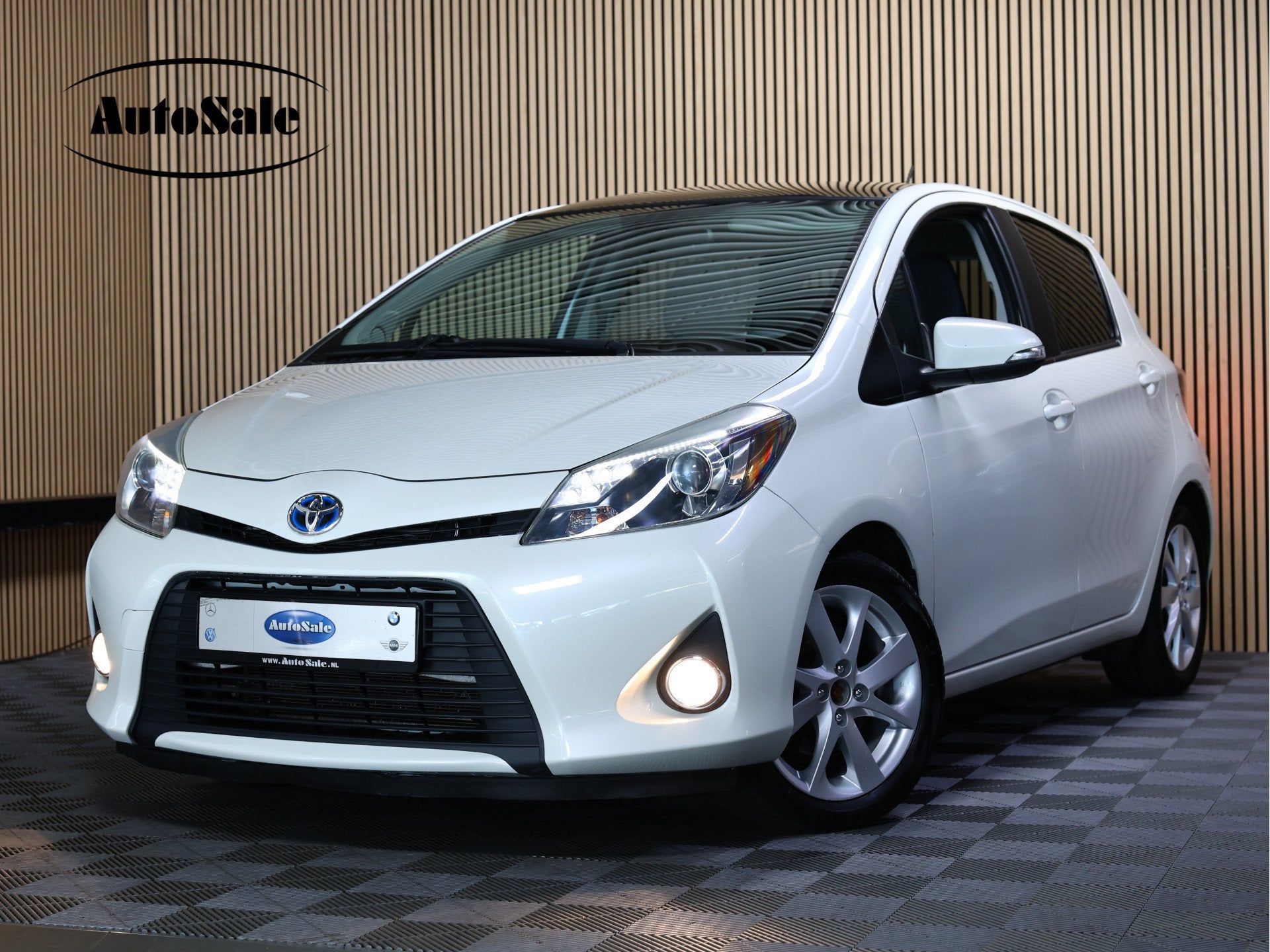 Toyota Yaris 1.5 Full Hybrid Aspiration PANO NAVI CLIMA CRUI, Auto's, Gebruikt, Zwart, 4 cilinders, Start-stop-systeem