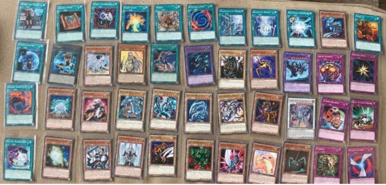 Yu-Gi-Oh! Kaiba Legendary Blue-Eyes White Dragon Deck M/NM !, Hobby en Vrije tijd, Ophalen of Verzenden, Zo goed als nieuw, Meerdere kaarten