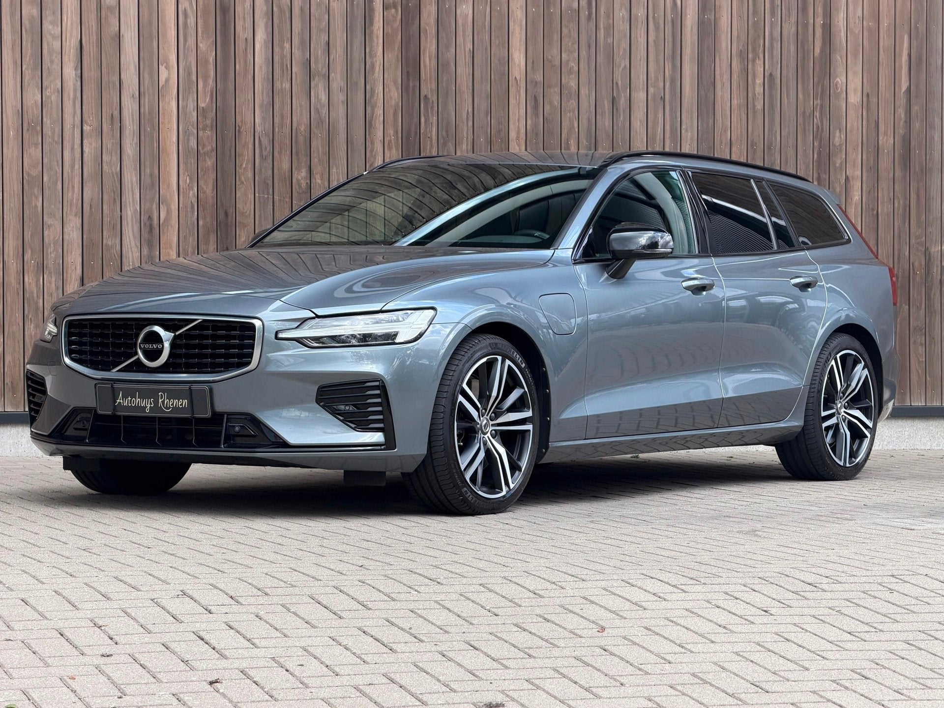 Volvo V60 2.0 T8 Twin Engine AWD R-Design / Bowers & Wilkins, Gebruikt, Leder en Stof, Plug-in hybride, Vierwielaandrijving