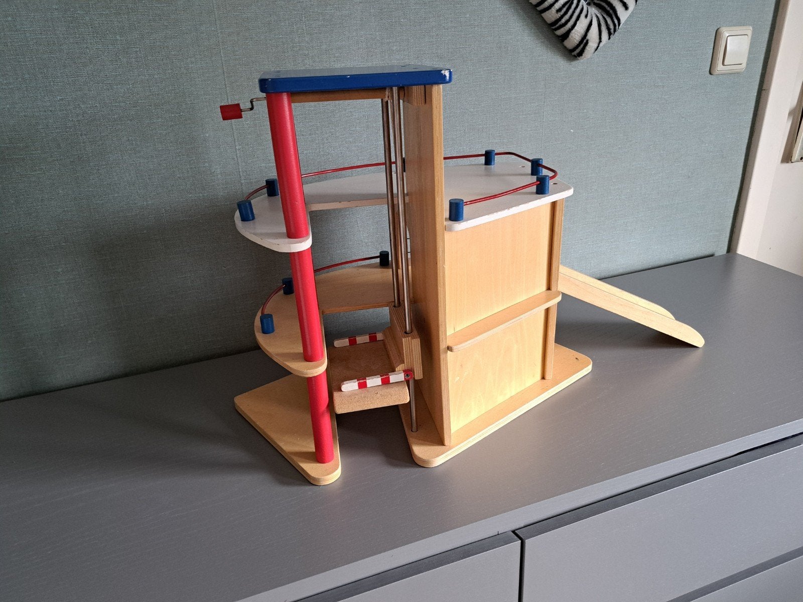 Houten garage met lift - Speelplezier voor uren!, Ophalen of Verzenden, Gebruikt, Jongen of Meisje