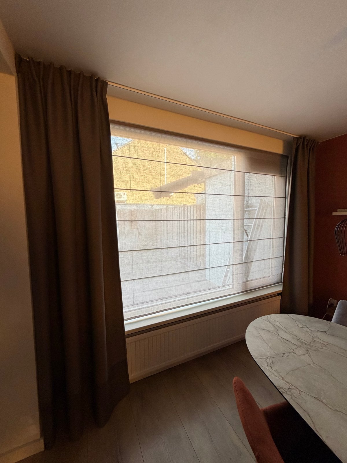4x Siergordijnen en 1 Plissé Rolgordijn - Bruin/Beige, Huis en Inrichting, Ophalen, Gebruikt, Gordijn, Rolgordijn