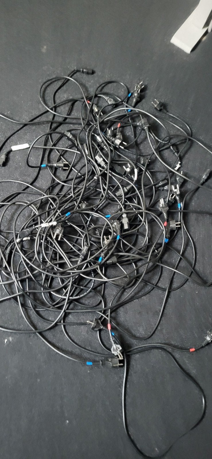 24 Netvoeding stekkers, Ophalen, Gebruikt