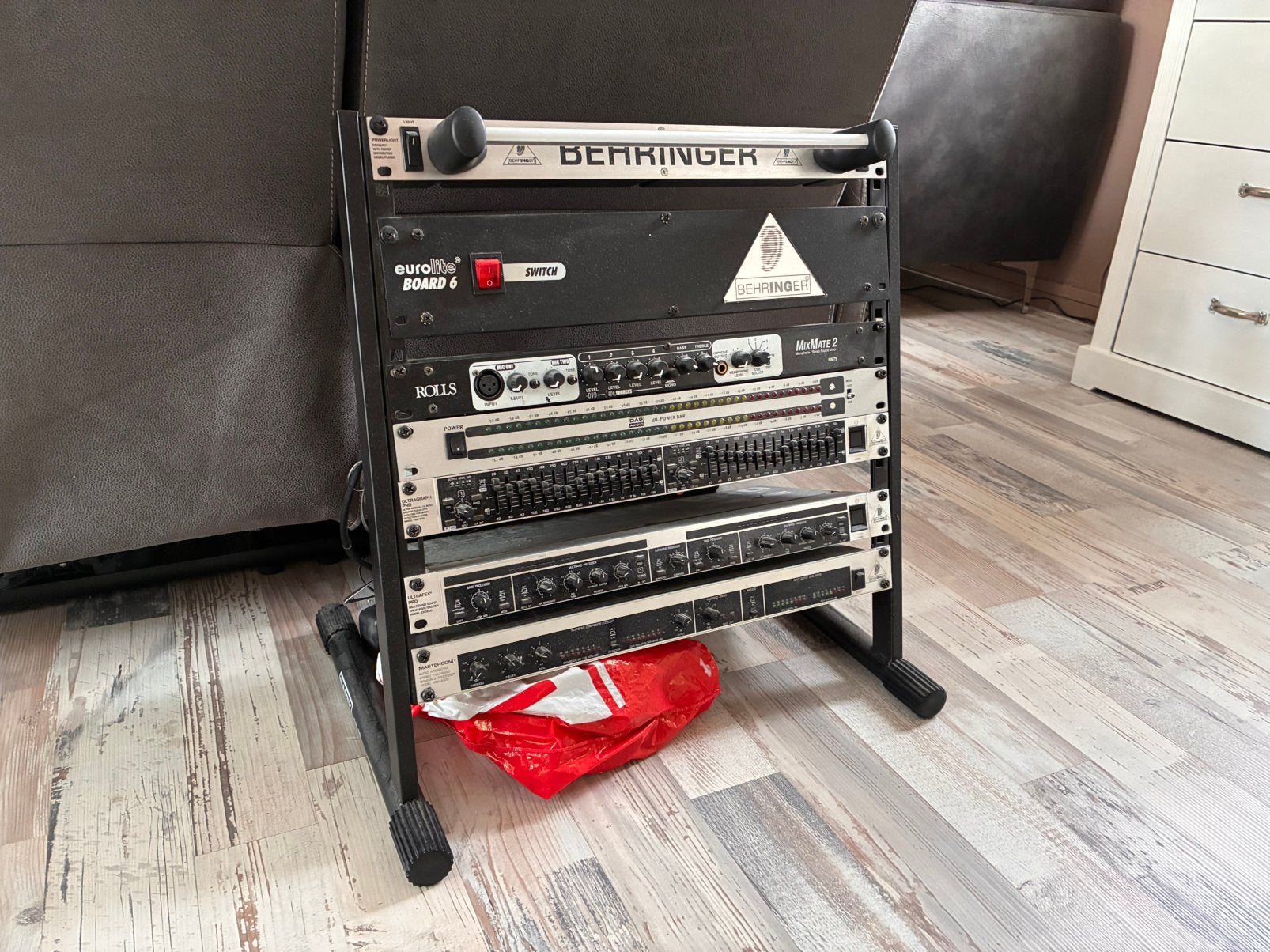 Rack met apparatuur, Ophalen, Zo goed als nieuw