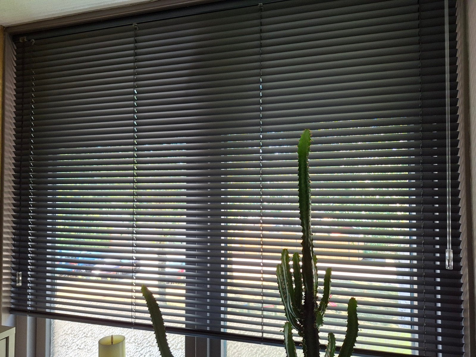 Label65 Zwarte aluminium luxaflex 25 mm 1500 x 1050, Huis en Inrichting, Ophalen, Jaloezie, Gebruikt, Zwart