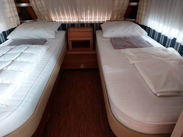 Zeer mooie caravan Fendt 460 Bianca 2010, Caravans en Kamperen, Caravans, 2 aparte bedden, Rondzit, Particulier, Fendt