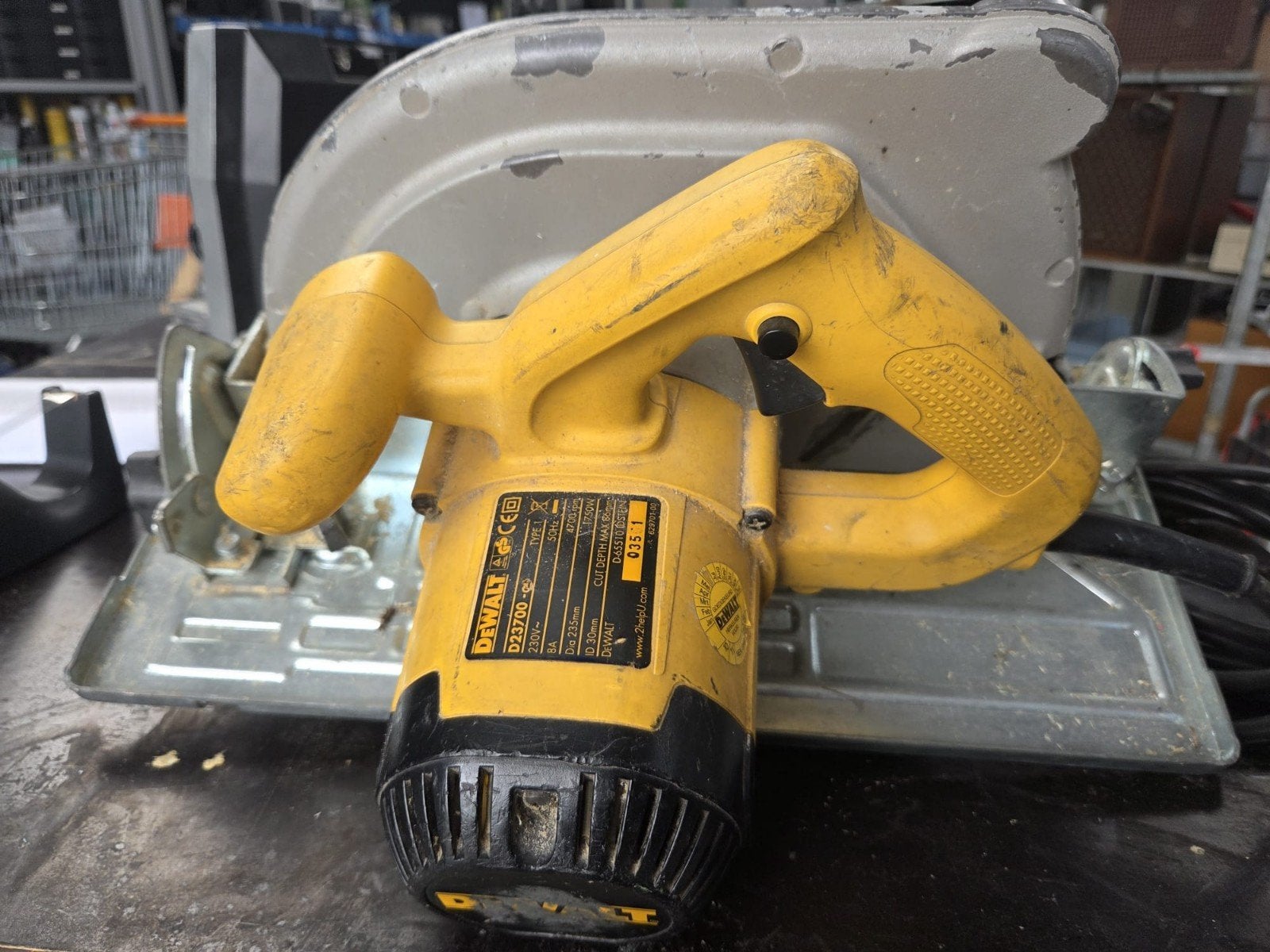 DeWalt D23700 Cirkelzaag - Krachtig en Betrouwbaar, Gebruikt, Cirkelzaag, DeWalt, 70 mm of meer