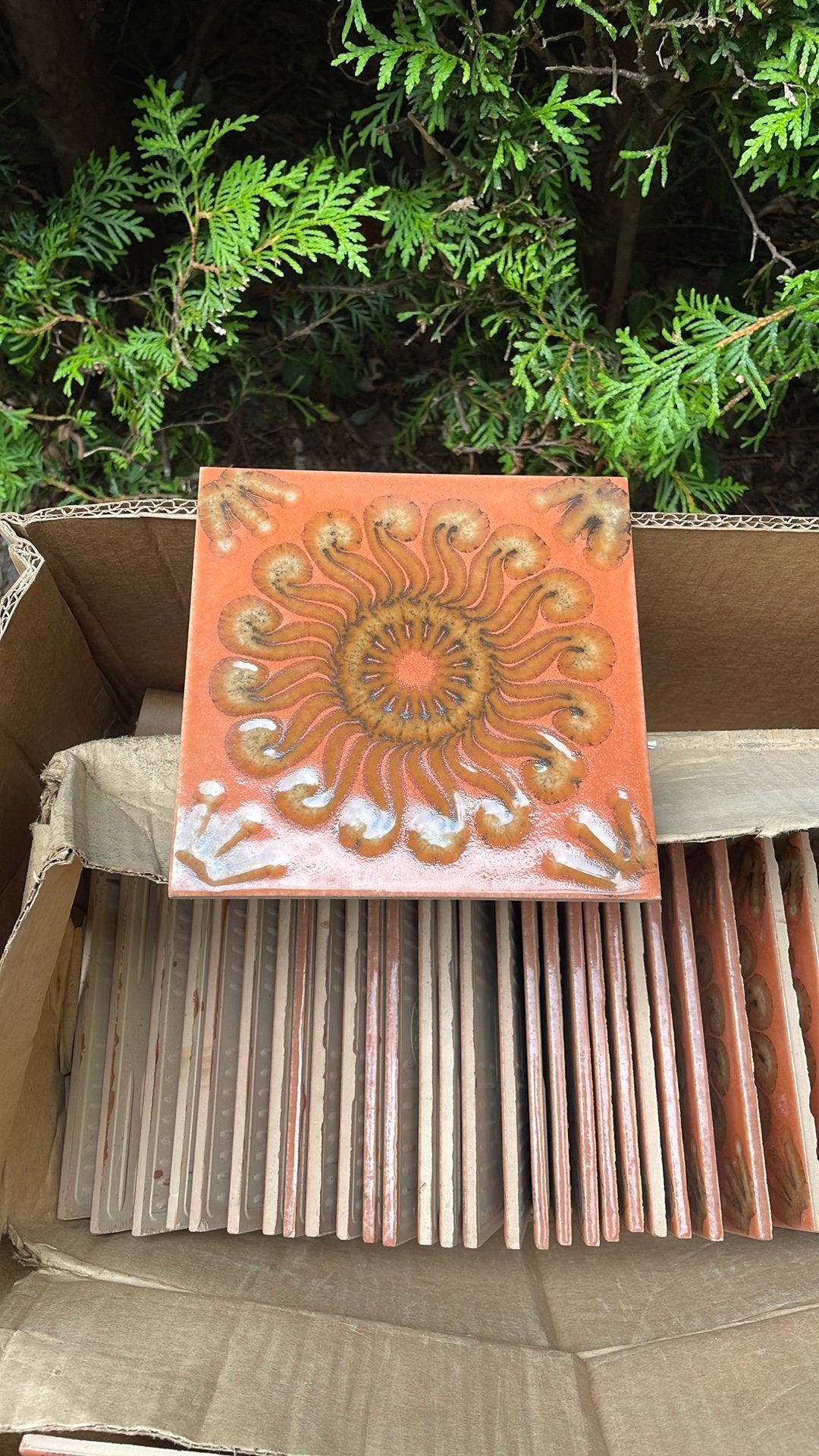 41retro rood/Oranje bloemen tegels keramiek, Doe-het-zelf en Verbouw, Tegels, Ophalen, Minder dan 20 cm, Zo goed als nieuw, Minder dan 5 m²