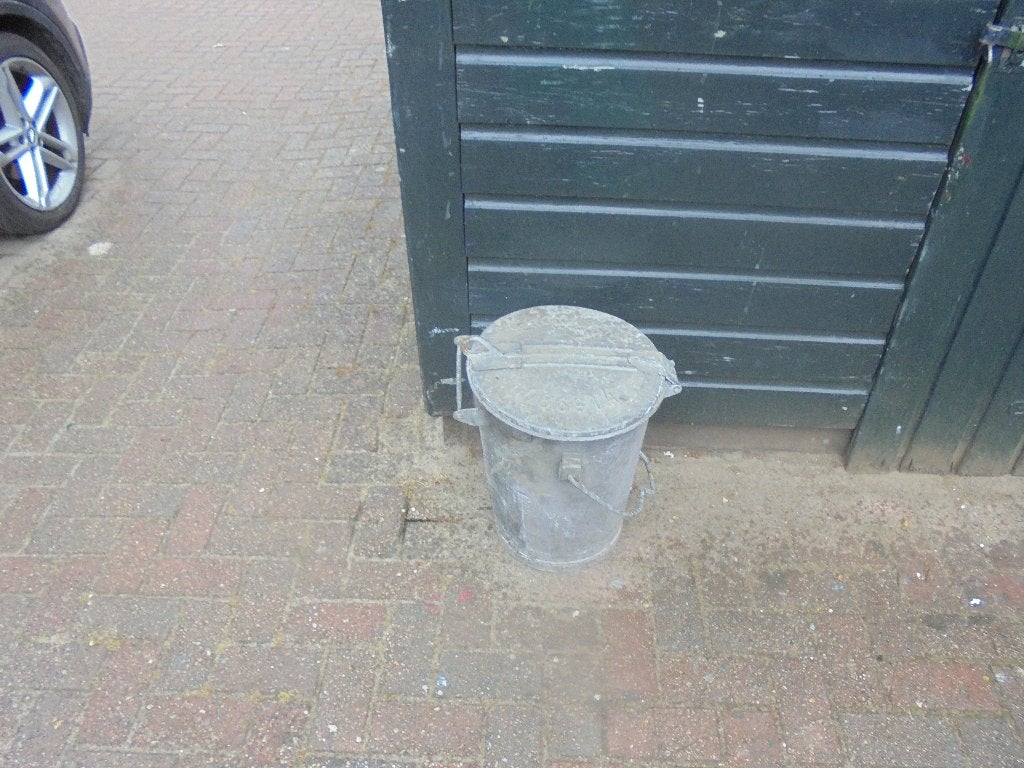 Te koop zinken Prullenbak, Ophalen, Gebruikt