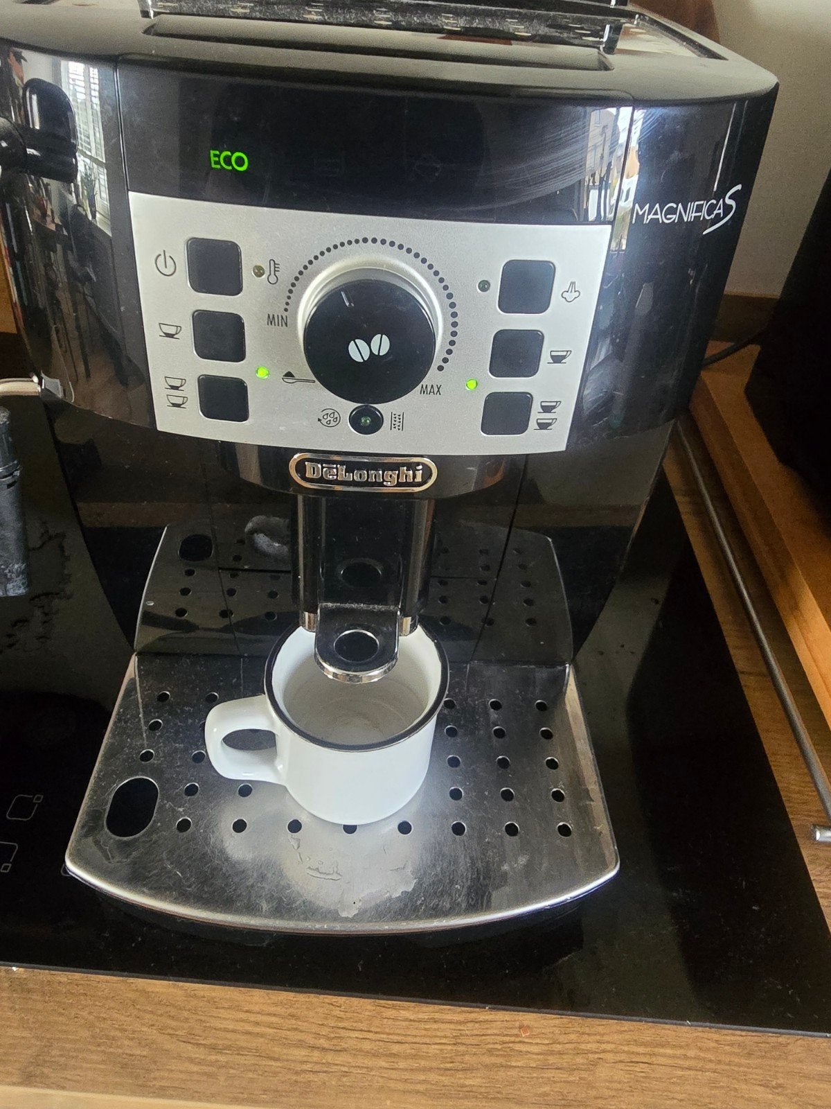 DeLonghi Magnifica S - Goede koffie ontkalkingslampje brandt