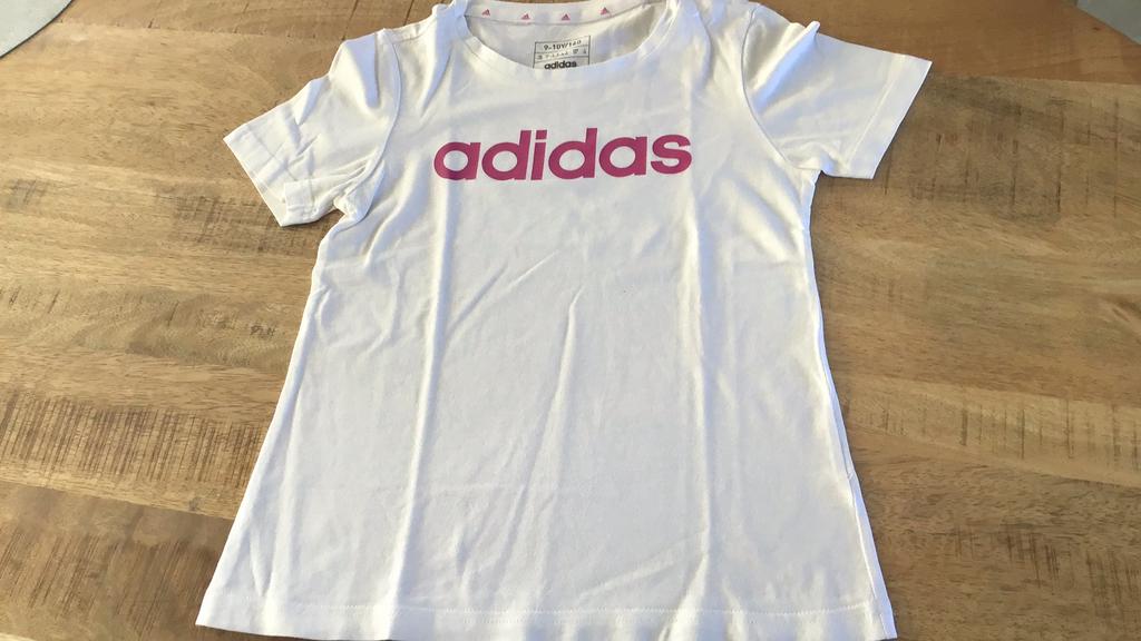 Sport shirtje Adidas maat 140, Kinderen en Baby's, Kinderkleding | Maat 140, Ophalen of Verzenden, Gebruikt, Meisje, Sport- of Zwemkleding