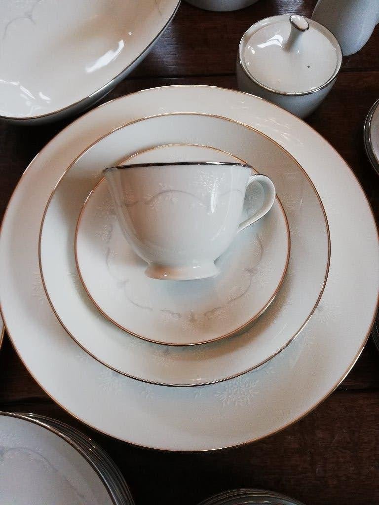 Luxe 8 pers. servies Noritake bone china, Whitebrook, Huis en Inrichting, Keuken | Servies, Zo goed als nieuw, Compleet servies