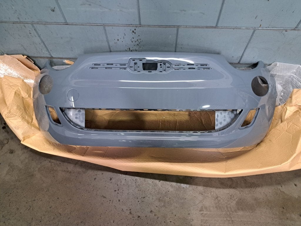 Originele voorbumper Fiat 500 uit 2022- Nieuw in primer, Voor, Nieuw, Ophalen of Verzenden, Bumper