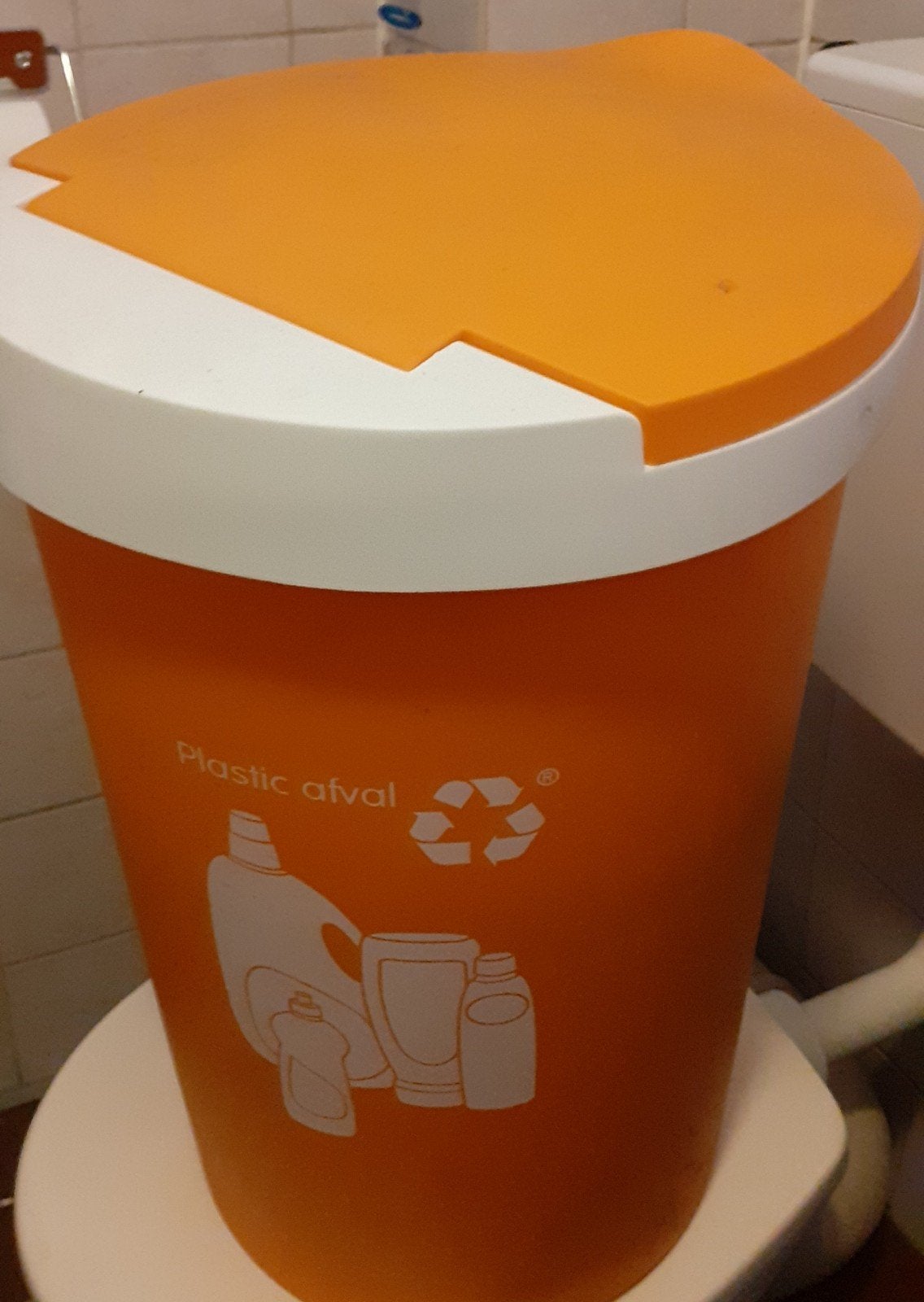 Grote pedaal bak oranje voor plastic afval, 40 liter of meer, Ophalen of Verzenden, Zo goed als nieuw, Kunststof