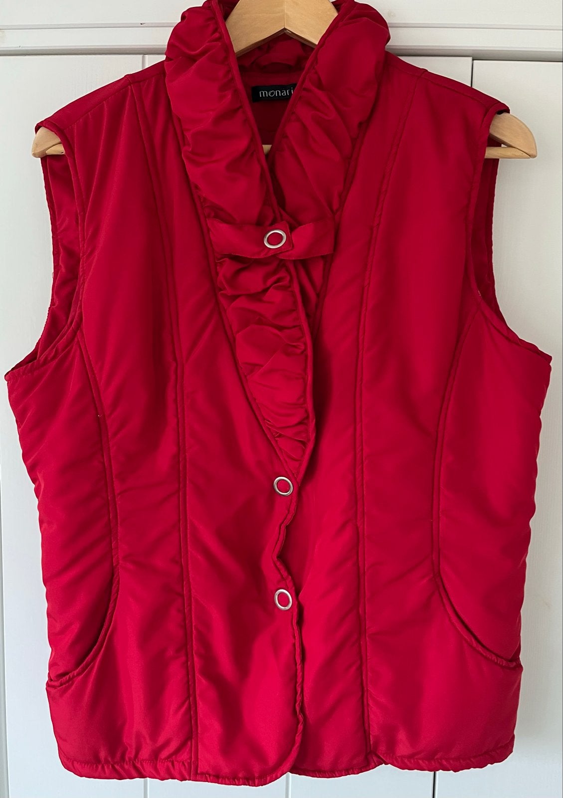 Monari rode gewatteerde bodywarmer maat 42, Kleding | Dames, Ophalen of Verzenden, Zo goed als nieuw, Maat 42/44 (L), Rood