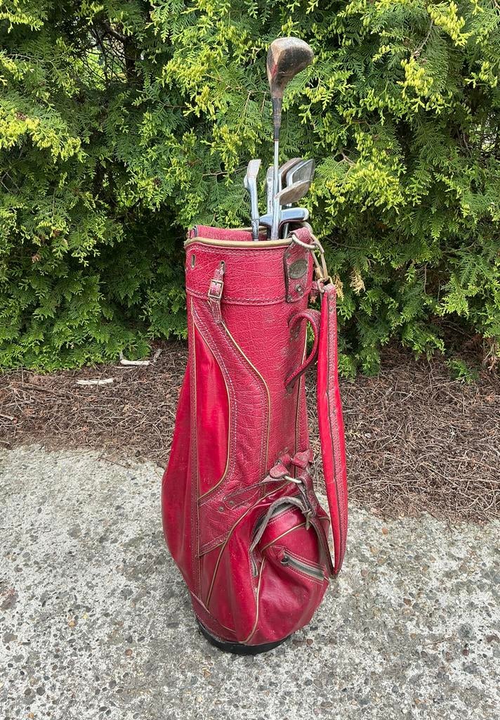Een oude Burton golftas v rood leer & koper met 7 golfclubs., Sport en Fitness, Golf, Ophalen, Gebruikt, Tas, Overige merken