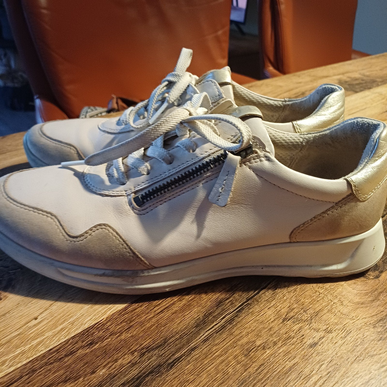 mooie ecco sneakers  beige met zilver, Ecco, Beige, Ophalen of Verzenden, Sneakers of Gympen