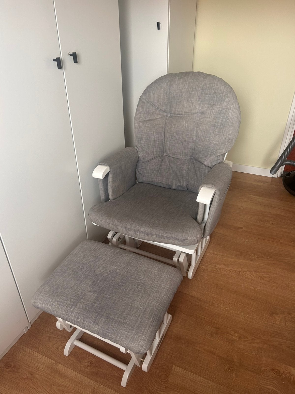 Schommelstoel babykamer Childhome met voetsteun, Ophalen, Gebruikt