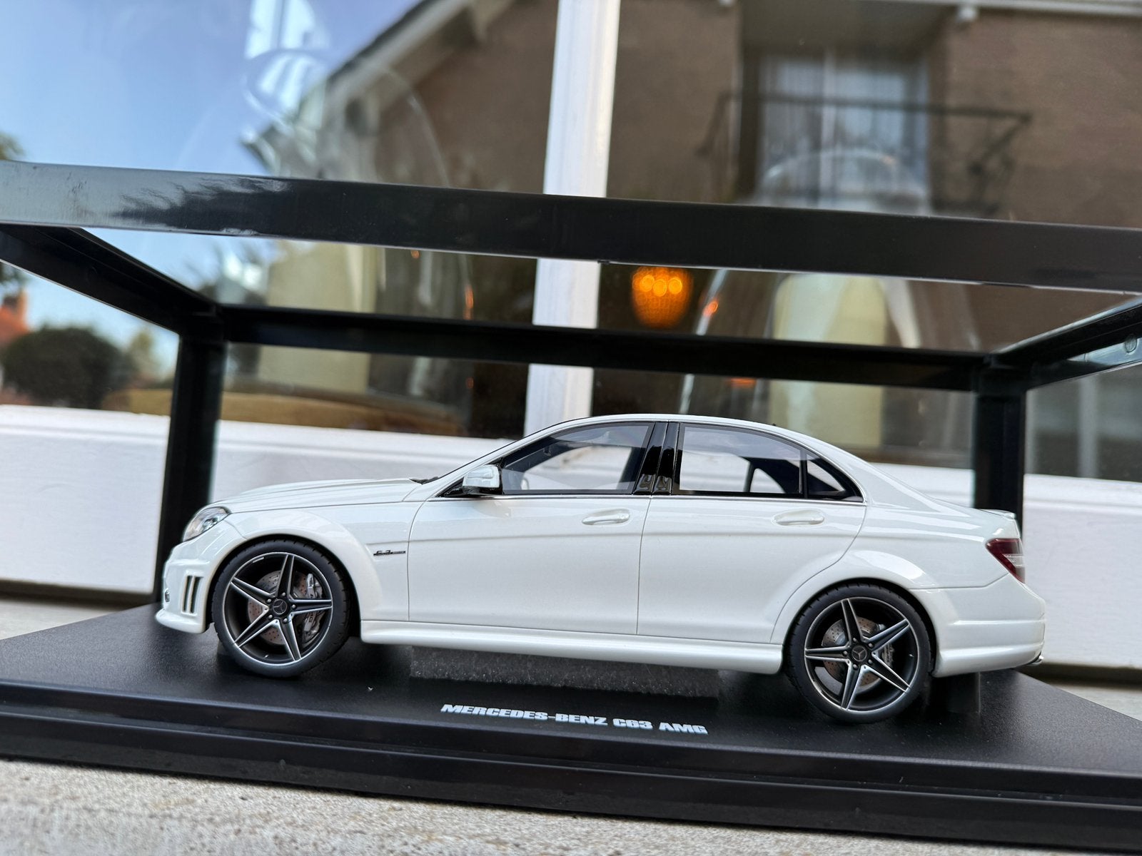 1:18 Mercedes C63 AMG Sedan W204 wit 2007 GT Spirit GT928, Overige merken, Info@gts-models.com, 2, rue de l'écusson, Zone commerciale Oxygène Sud, Josselin, 56120, FR