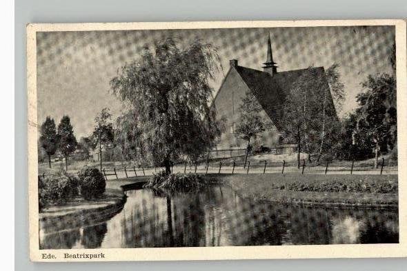 Ede Beatrixpark met kerk st 1961 (raster is scanfout)