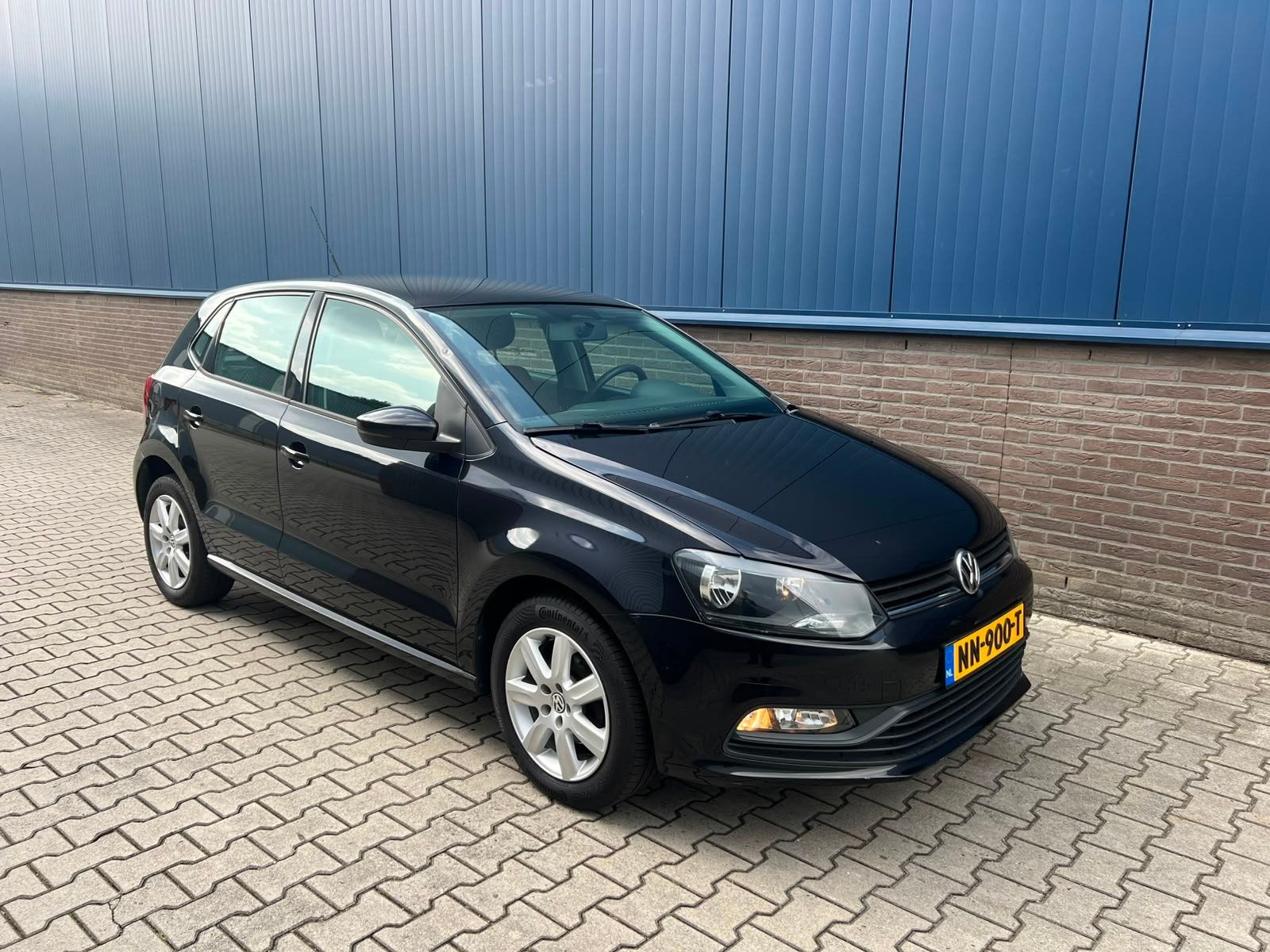 Volkswagen Polo 1.0 MPI 44KW 2016 Zwart, 40 €/maand, Euro 6, Zwart, Verwarmde buitenspiegels