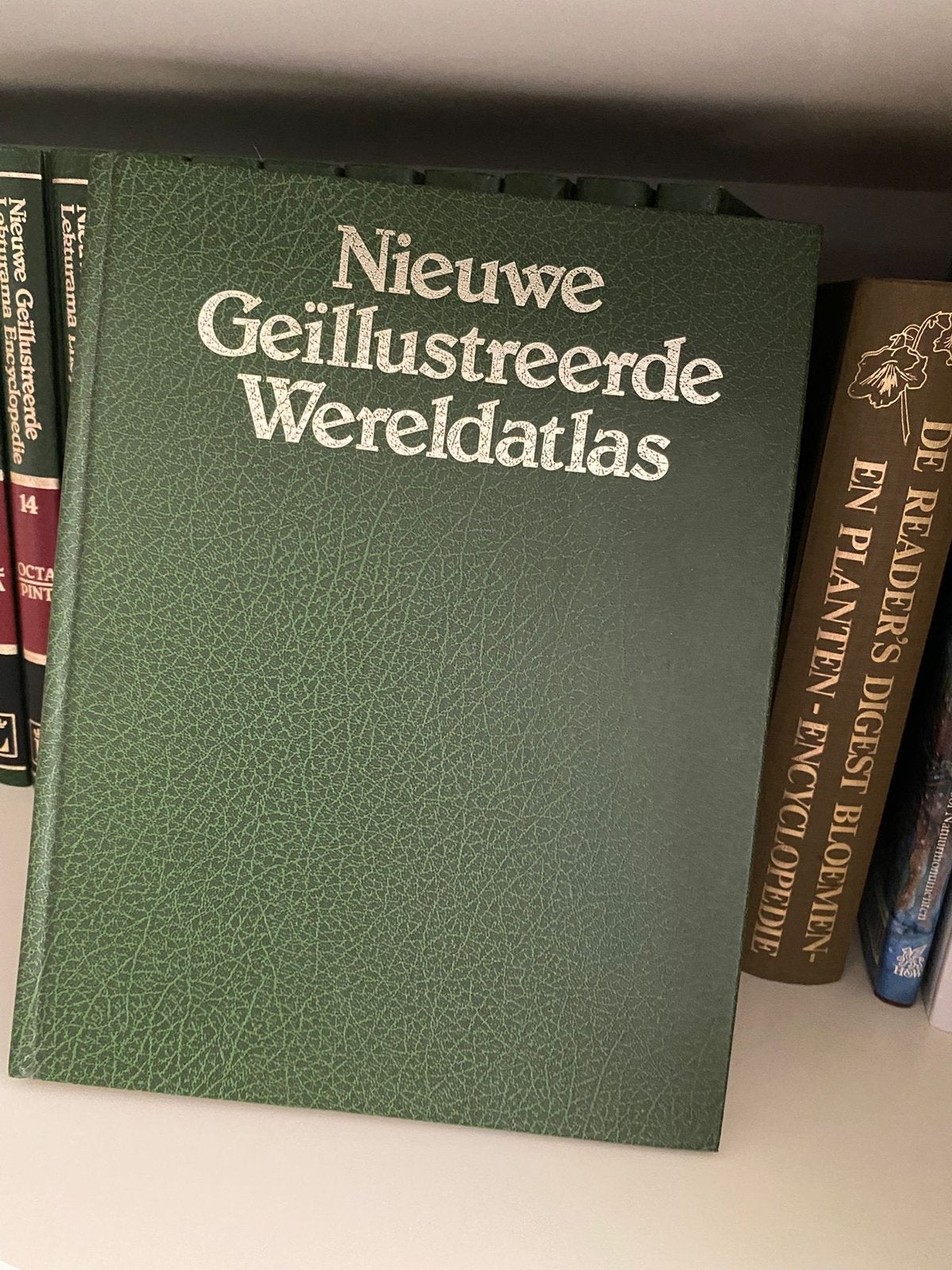 Nieuwe Geïllustreerde Wereldatlas - Zo goed als nieuw, Overige atlassen, Verzenden, Zo goed als nieuw, 1800 tot 2000