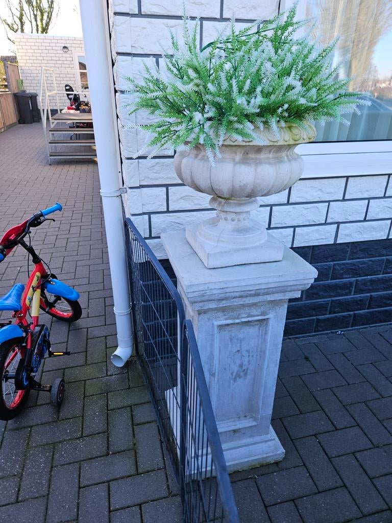 Decoratieve Bloempot met Sokkel - Klassiek Design, Gebruikt, Minder dan 60 cm, Rond, Ophalen of Verzenden